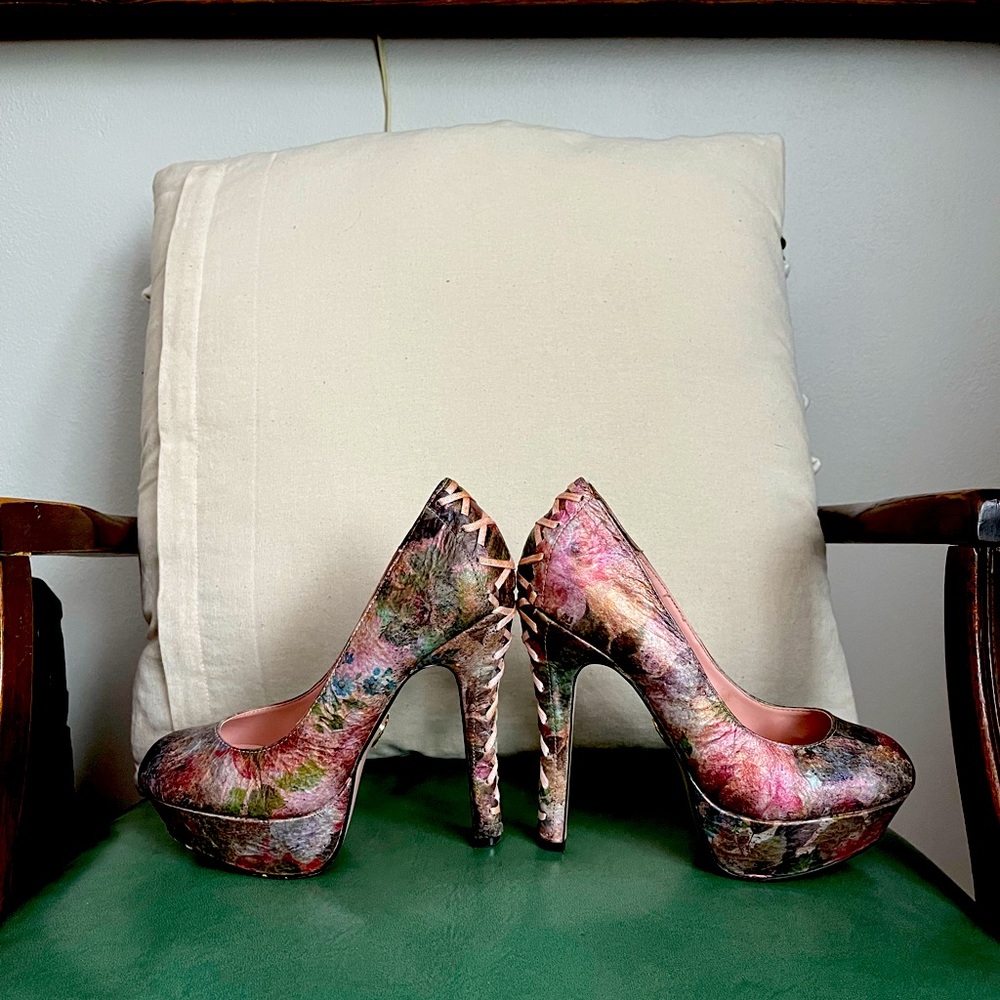 Rare Betsy Johnson heels, size 6